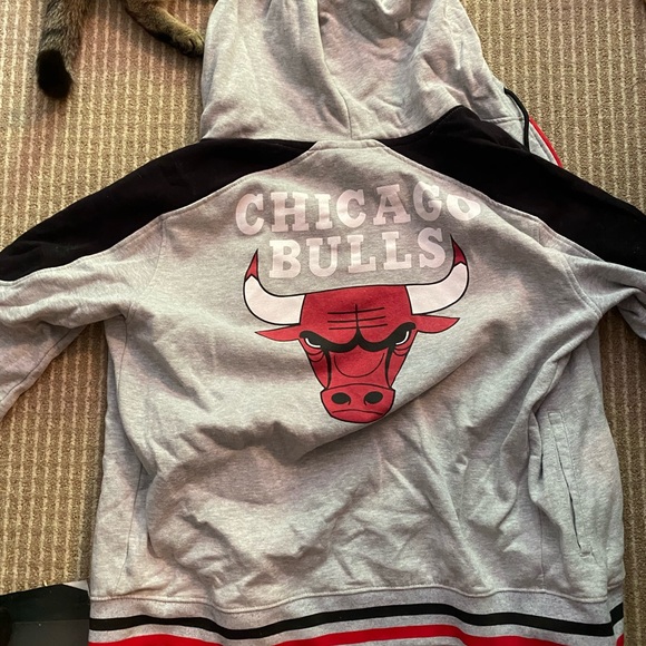 vintage 1990’s bulls sweater - Picture 2 of 3